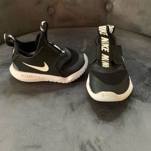 Nike baby slip on sneakers in black